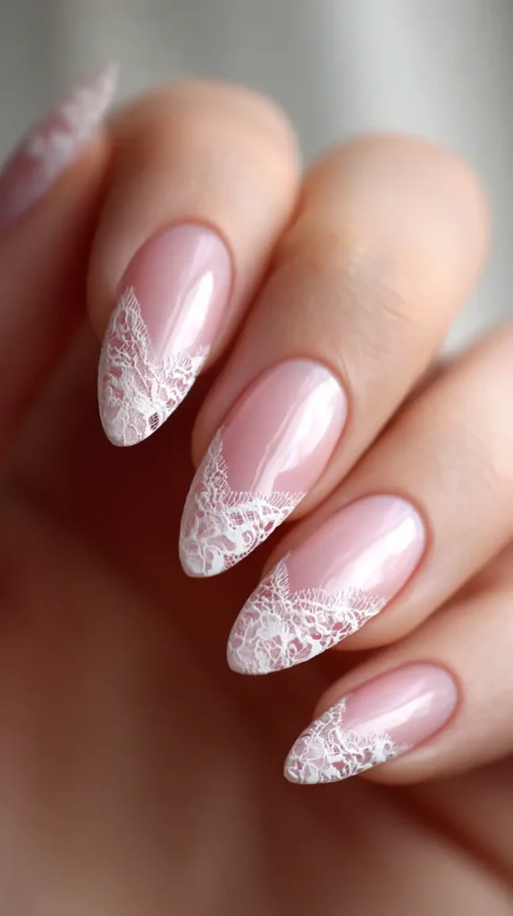 lace tips manicure