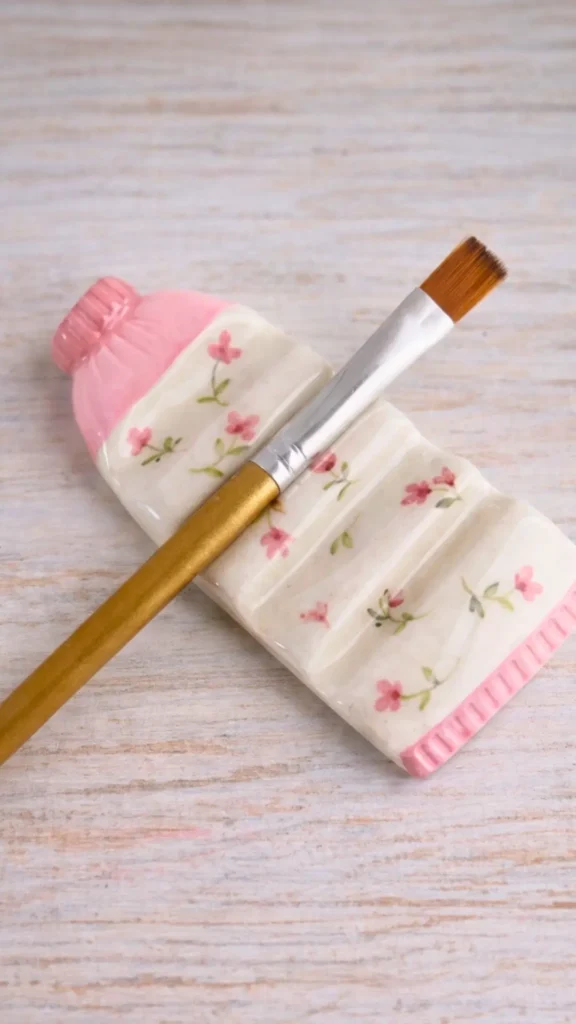 floral paintbrush holder
